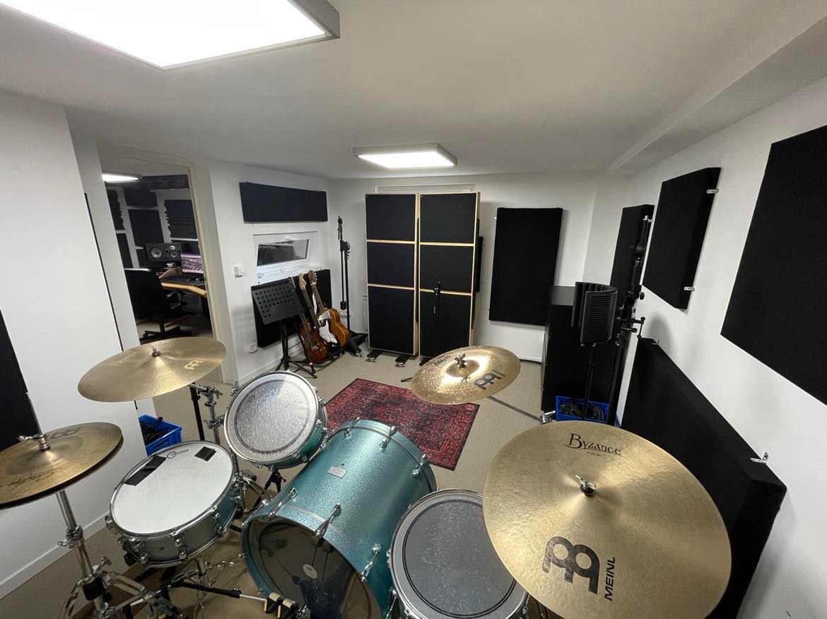 Live Room Track-In Studio